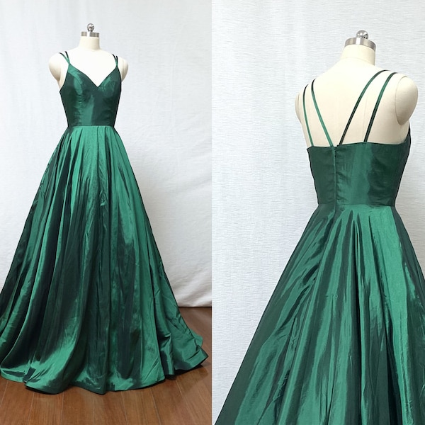 Ball Gown Spaghetti Straps Emerald Green Taffeta Long Prom Dress with Train