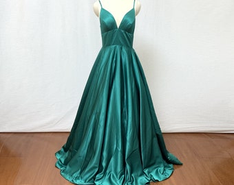 Spaghetti Straps Emerald Green Satin Long Prom Dress Ball Gown