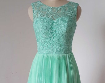 V-Back Mint Lace Chiffon Short Bridesmaid Dress Pleating Skirt