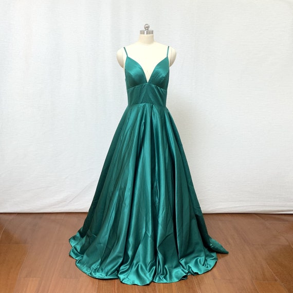 emerald green spaghetti strap dress