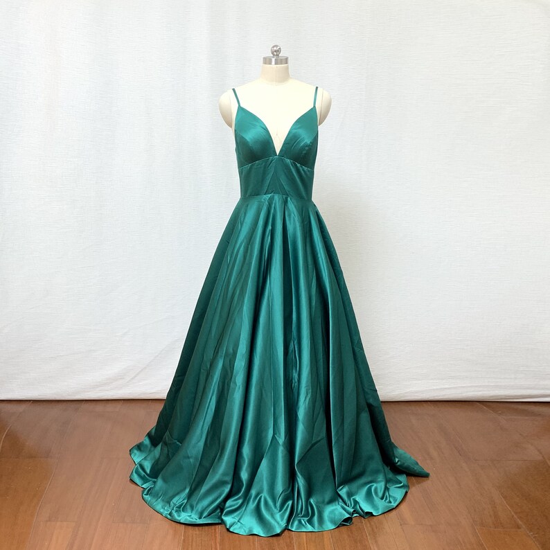 Green Spaghetti Straps Sheath Satin Long Prom Dress