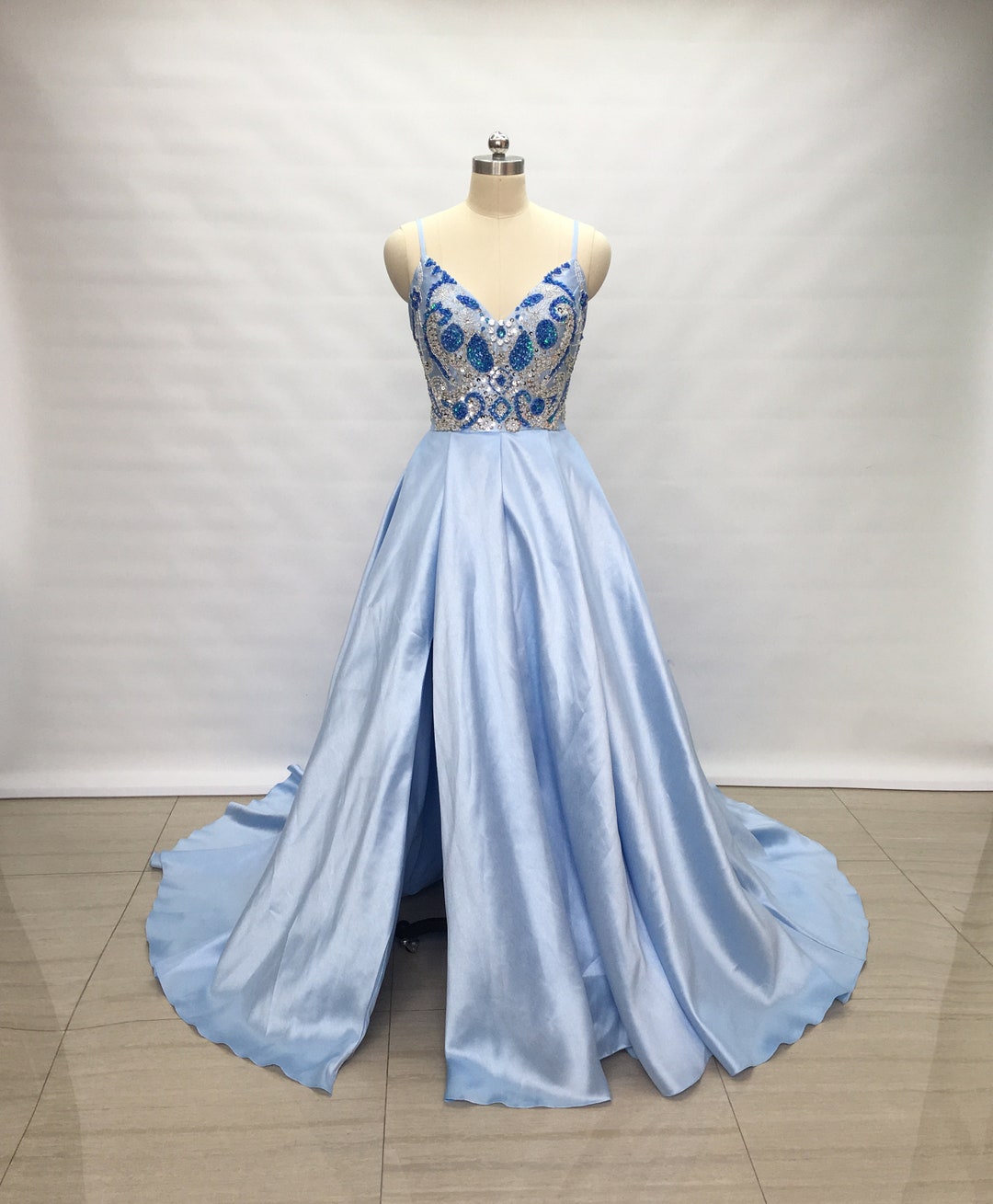 Cicinia Sky Blue Prom Dresses Long Stretch Satin Beaded Sheath Spaghetti Straps Evening Dress