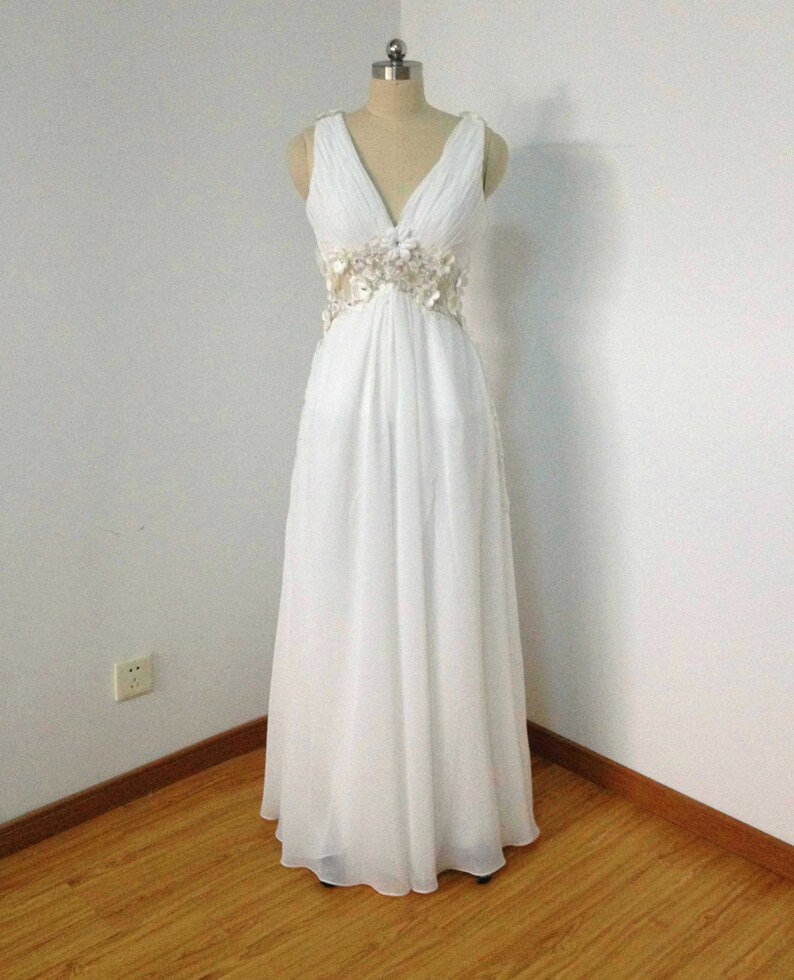 Ivory Chiffon Long Prom Dress V-Neck Simple And Elegant Evening Dress