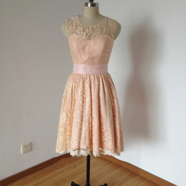 Scoop Sweetheart Light Peach Lace Short Bridesmaid Dress
