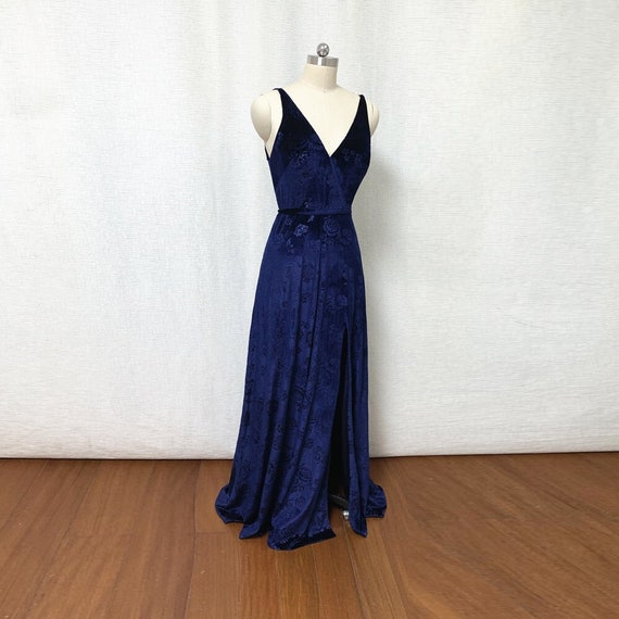 Navy blue hotsell velvet prom dress