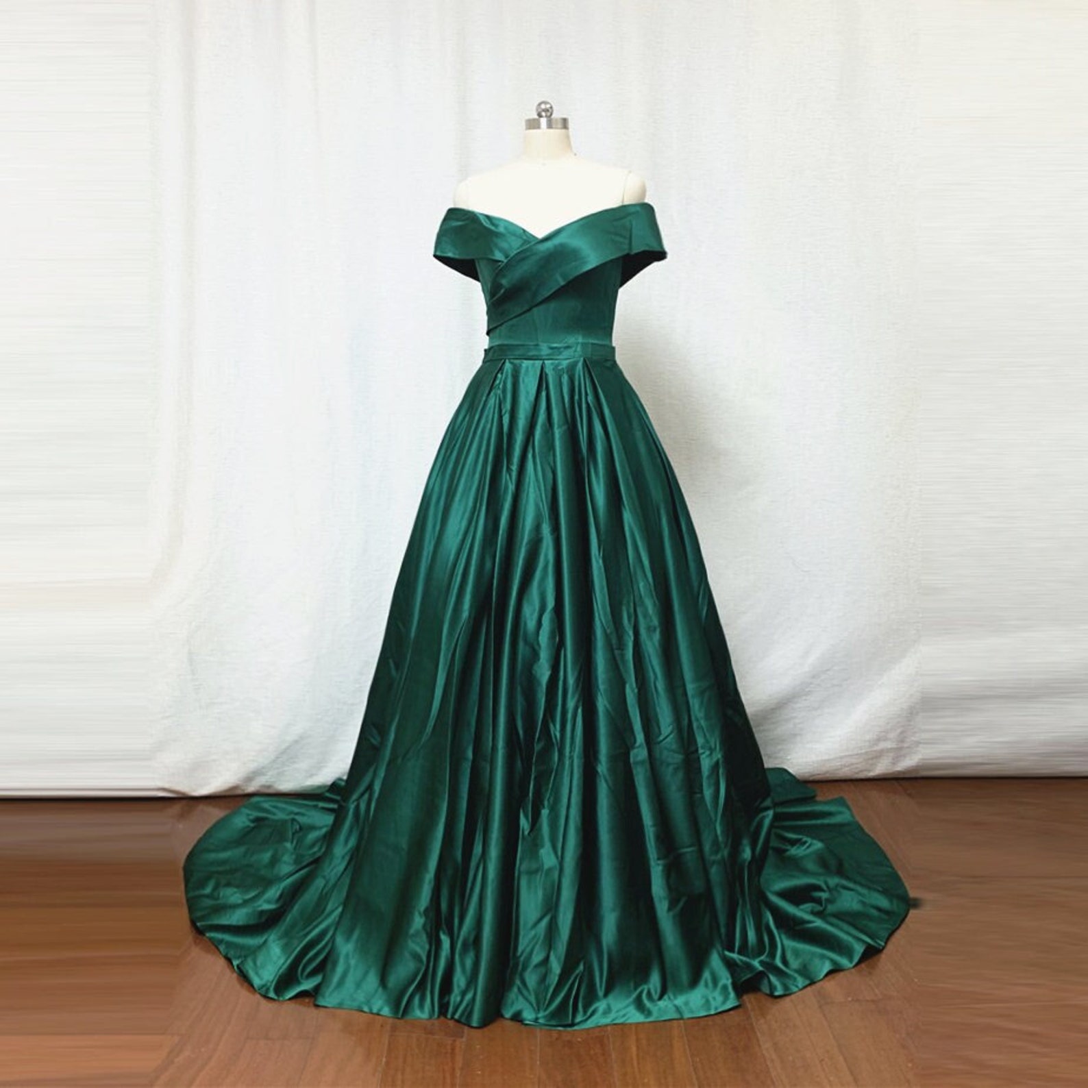 Emerald Green Satin Prom Dress 2022 Ball Gown With Corset Etsy