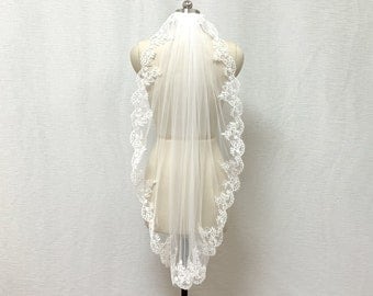 One Tier Lace Trim Light Ivory Wedding Veil with Comb