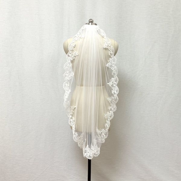 One Tier Lace Trim Light Ivory Wedding Veil with Comb