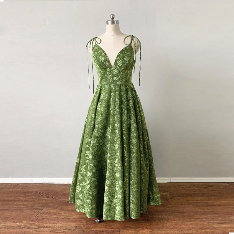 robin ellacott green dress Robin's Green Clingy Cavalli dress : r/cormoran_strike