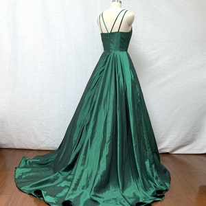 Ball Gown Spaghetti Straps Emerald Green Taffeta Long Prom Dress with Train image 2