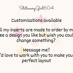 Puede incluir: Un fondo beige claro con el texto "StationeryGirl604" en una fuente manuscrita. El texto "Personalizaciones disponibles" se muestra a continuaci&oacute;n. El texto adicional incluye "Todos mis insertos est&aacute;n hechos por encargo."