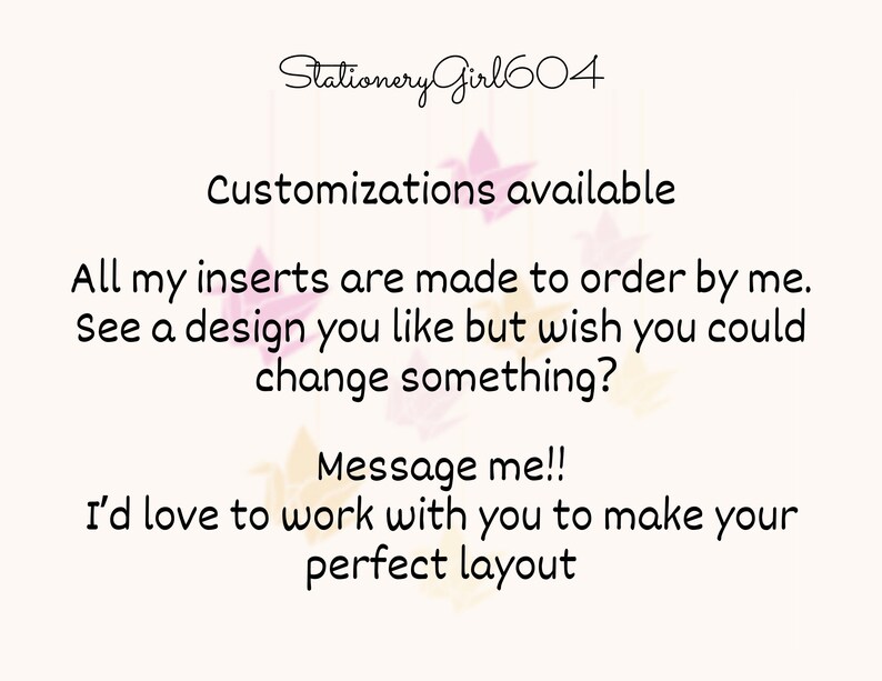 Puede incluir: Un fondo beige claro con el texto "StationeryGirl604" en una fuente manuscrita. El texto "Personalizaciones disponibles" se muestra a continuaci&oacute;n. El texto adicional incluye "Todos mis insertos est&aacute;n hechos por encargo."