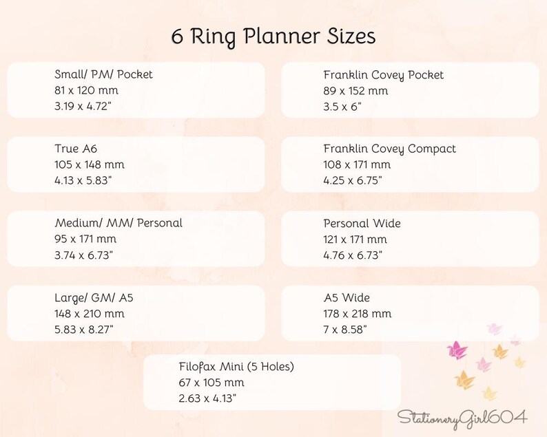 Puede incluir: Un gr&aacute;fico crema con el texto "6 Ring Planner Sizes" y detalles de tama&ntilde;o para varios formatos de planificador. Las medidas se proporcionan en pulgadas y mil&iacute;metros para Small/Pocket, True A6, Medium/Personal, Large/A5, Franklin Covey y Filofax Mini.