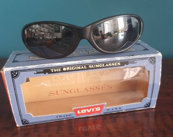 Vintage Levi's sunglasses volley made in Italy
