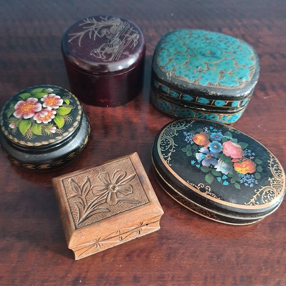 Vintage lot 5 of trinkets boxes Engraved wood trinket… Gem