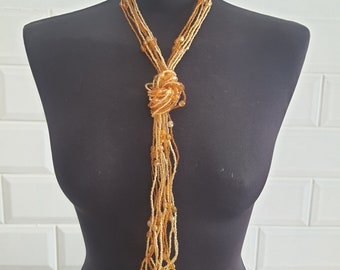 Vintage lange meerstrengige rocailles kralenketting in amberkleuren