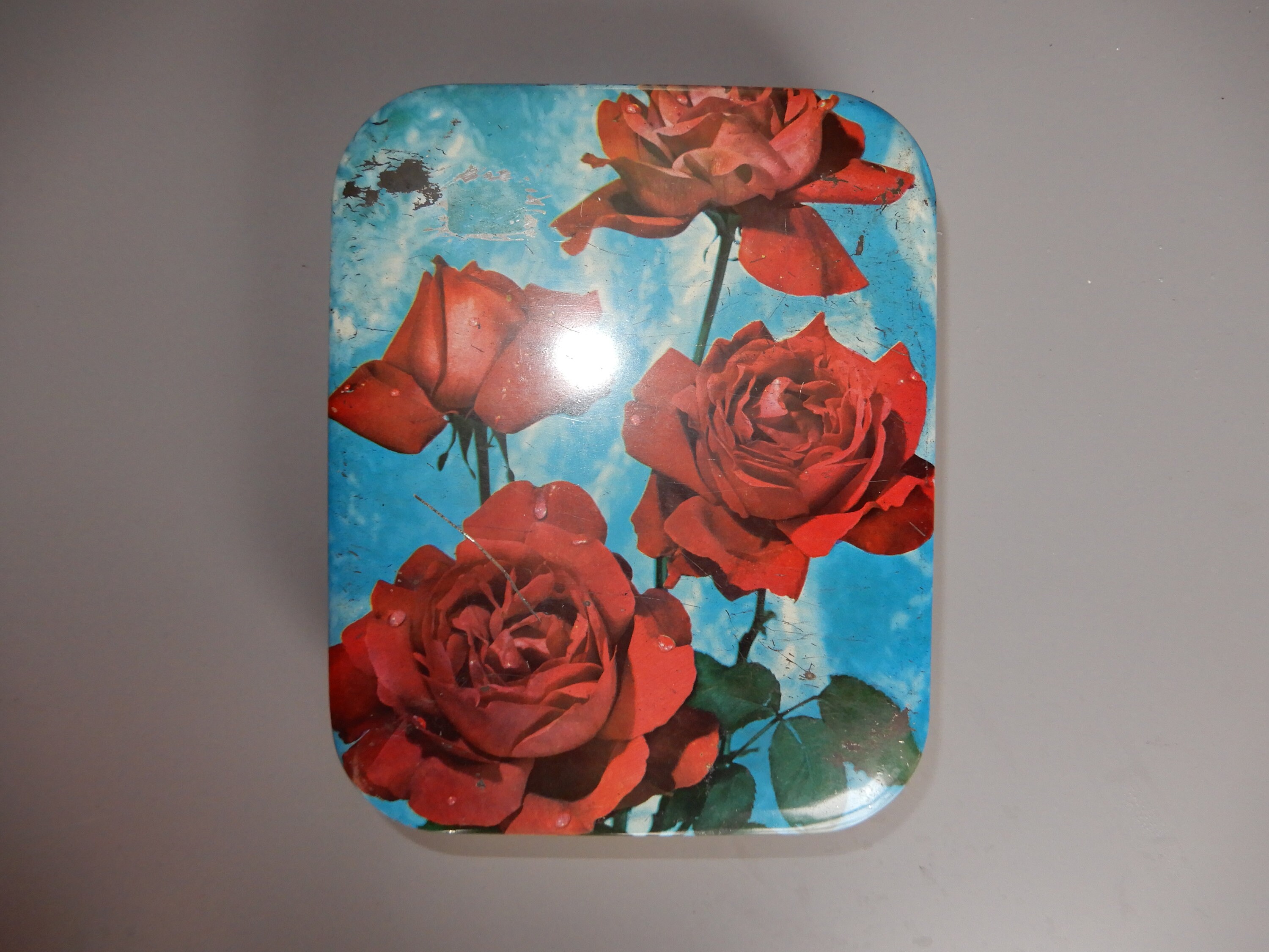 Vintage Old Red Roses Tin Heller Tin Box Candy Chocolate - Etsy