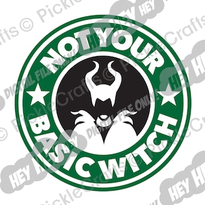 Puede incluir: Pegatina circular verde y negra con una estrella blanca a cada lado. La pegatina tiene el texto "Not Your Basic Witch" en un círculo blanco con una silueta negra de Maléfica de La Bella Durmiente de Disney en el centro.
