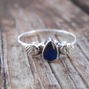 Raw Sapphire Sterling Silver Ring, Natural Blue Sapphire Dainty Botanical Ring, 925 Silver Teardrop Sapphire, Natural Sapphire stacking ring