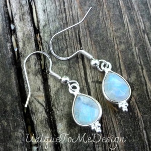 Pendientes de piedra lunar arcoíris delicados de plata de ley 925, pendientes de piedra lunar de piedra natural, pendientes de piedra lunar, pendientes de piedra lunar facetada de piedra preciosa bohemia