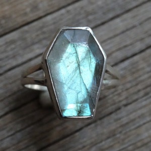 925 Coffin Ring, Natural Labradorite Coffin stone Rings, Sterling Silver Coffin Statement Ring, Rainbow Labradorite Ring, Gothic Jewelry