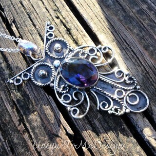 Collana Con Ciondolo Gufo Portafortuna Double Face In Resina Dipinta - Viola - Catena Alluminio - Confezione Regalo