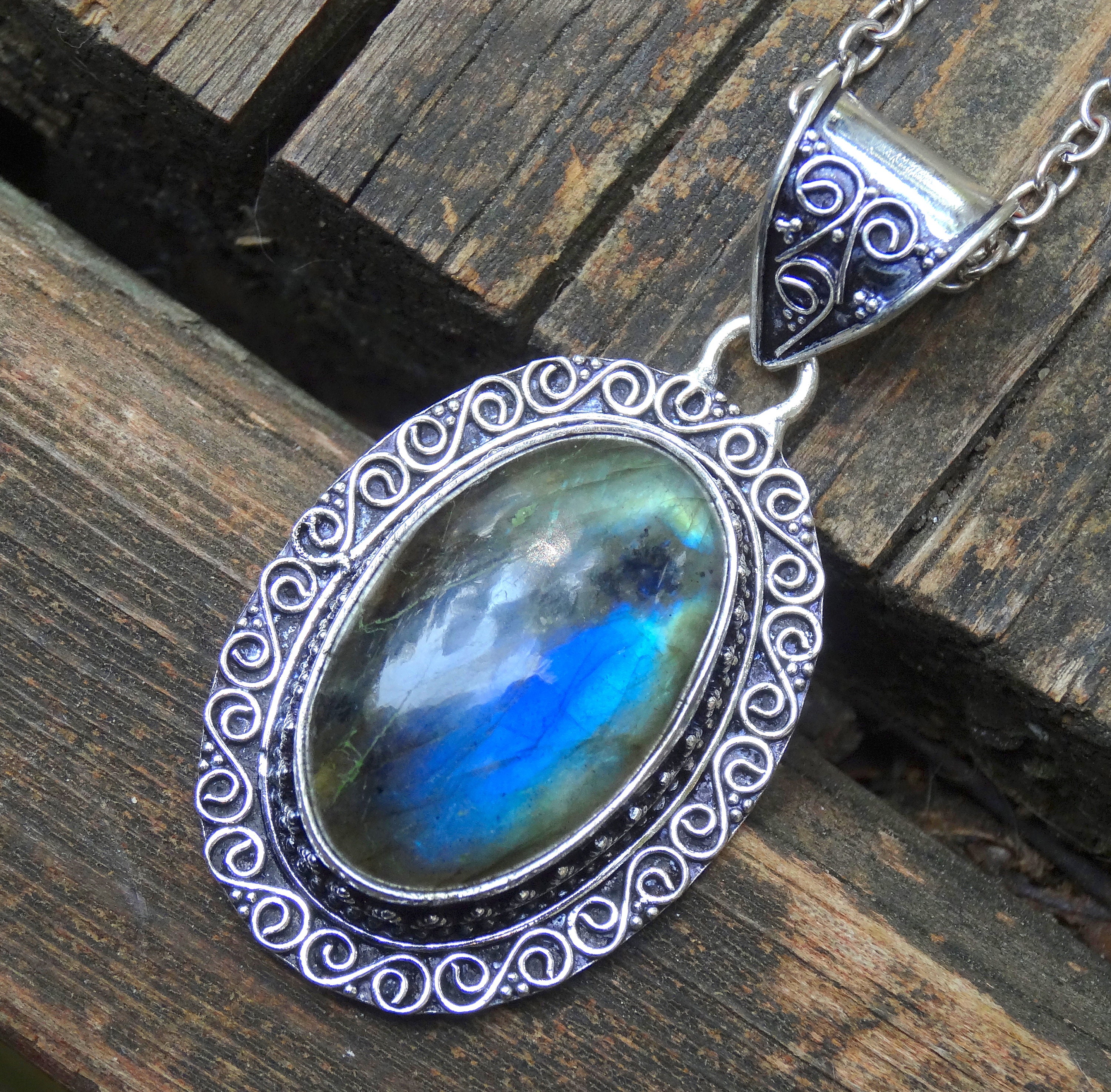 Magnifique collier labradorite bleue en pierres, cadeau idéal femme – Oussia