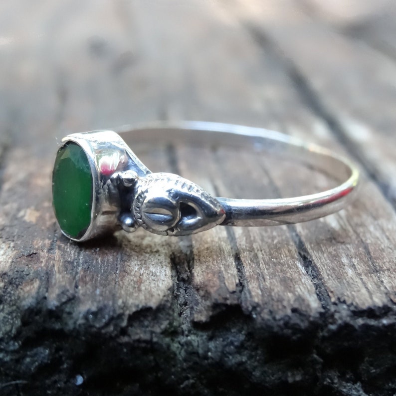 Raw Emerald Sterling Silver Ring, Natural Green Emerald Dainty Botanical Ring, 925 Silver Emerald ring, Natural Stone Emerald stacking ring image 8
