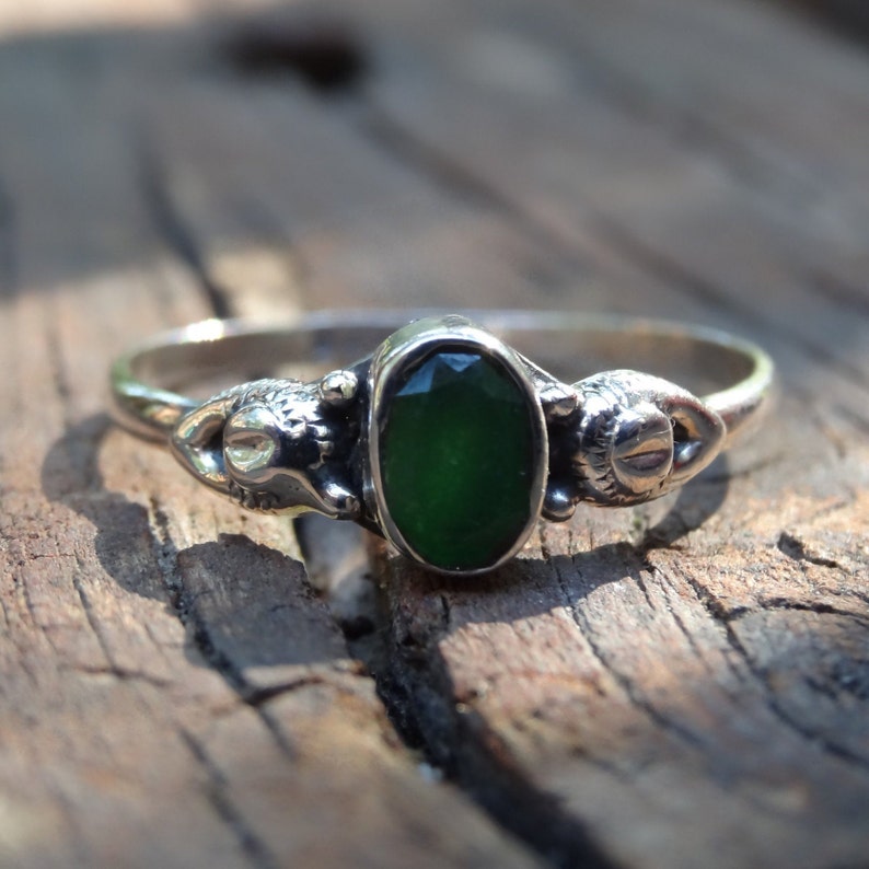 Raw Emerald Sterling Silver Ring, Natural Green Emerald Dainty Botanical Ring, 925 Silver Emerald ring, Natural Stone Emerald stacking ring image 4