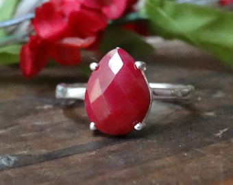 Natuurlijke robijnrode sterlingzilveren ring – Handgemaakt solitaire, geboortesteen juli