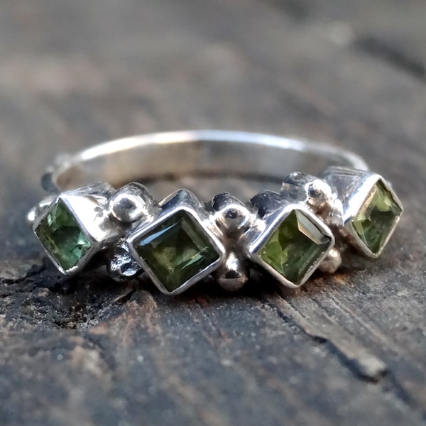 925 - 4 Stone Green Peridot Sterling Silver Ring Size 6.5, Natural Stone, Princess cut Peridot gemstone Ring 6 7, peridot gemstone band ring