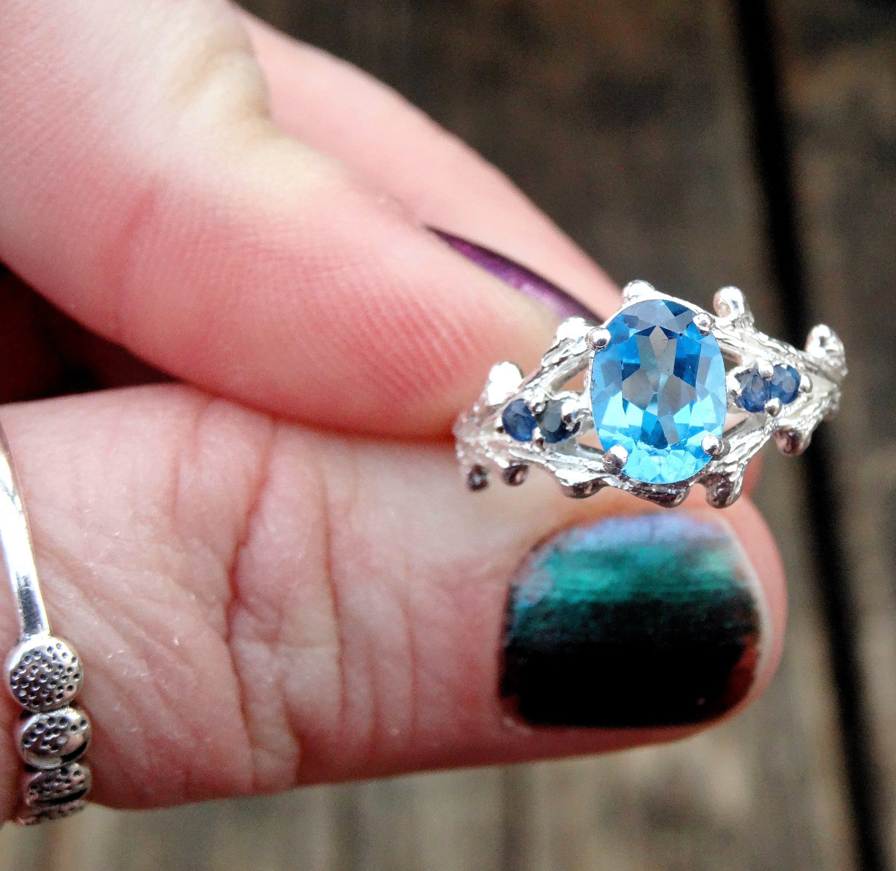 Anello in argento sterling con topazio blu fatto a mano Anello in argento sterling con topazio blu fatto a mano