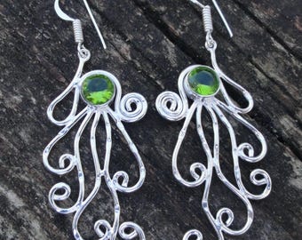 Ohrhänger aus Sterlingsilber mit grünem Peridot: Handgefertigter Edelsteinschmuck, Statement-Ohrringe, Peridot-Ohrringe