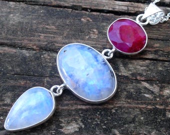 925 - Auffällige Mondstein Rubin Halskette, Sterling Silber, Naturstein Anhänger, Statement Halskette, Regenbogen Mondstein Handgemachte Halskette