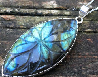 925 -Large Flashy Labradorite Necklace, Sterling Silver, Natural Rainbow Labradorite pendant, Flashy Labradorite Carved Stone Botanical