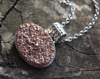 Collar con colgante de drusa naranja en plata de ley – Piedra galaxia, hecho a mano
