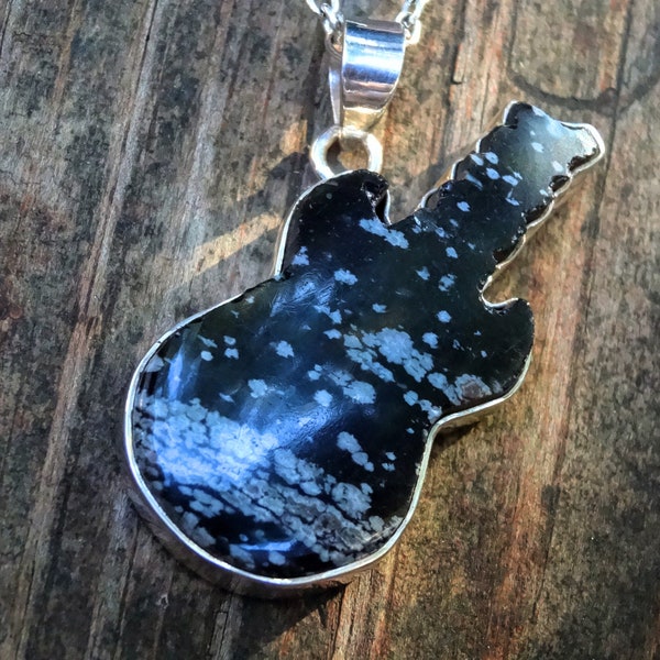 925 - Collier d’obsidienne de flocon de neige noir de guitare, argent sterling, grand pendentif d’obsidienne de flocon de neige naturel, pendentif en pierre sculptée de labradorite