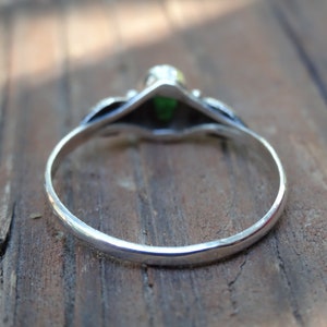 Raw Emerald Sterling Silver Ring, Natural Green Emerald Dainty Botanical Ring, 925 Silver Emerald ring, Natural Stone Emerald stacking ring image 7