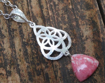 Collana con ciondolo in argento sterling con tulite rosa fatta a mano – Design botanico