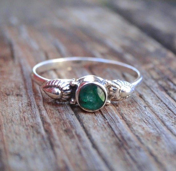 925 Raw Emerald Sterling Silver Ring Green Emerald Dainty Botanical Ring 925 Silver Emerald Ring Emerald Stacking Ring Sterling Silver Etsy