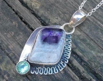 Große rohe Super Amethyst 23 Halskette, Sterling Silber, Naturstein, Grün Lila Amethyst 23 Anhänger, Statement Auralit Edelstein