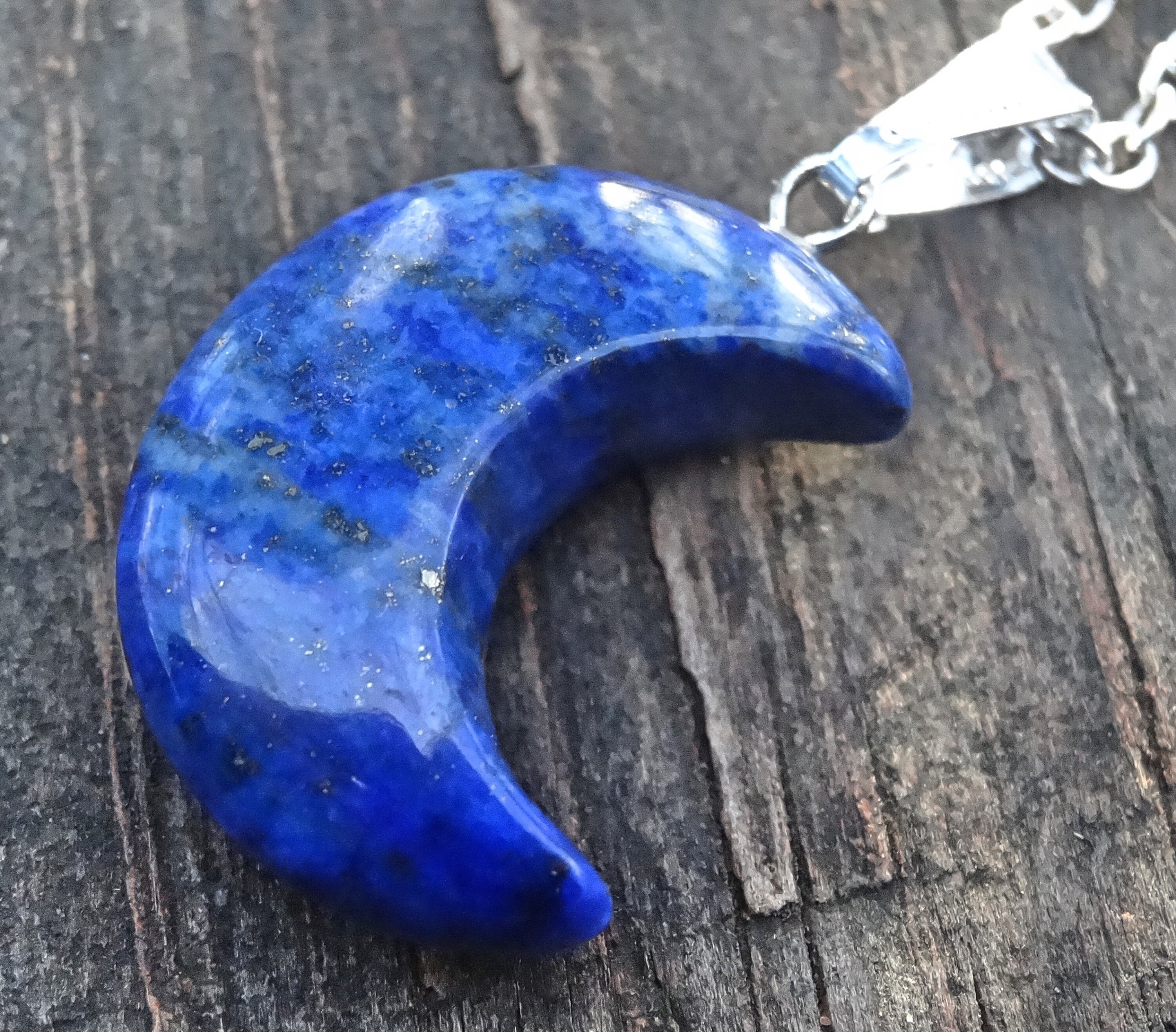 ラピスラズリのムーンネックレス：スターリングシルバーの彫刻