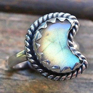 925 - Crescent Moon Labradorite Ring, Sterling Silver, Moon Rainbow Labradorite Ring, Moon Statement ring, Blue Labradorite Jewelry, Moon