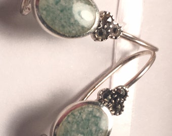 SU 924 sterling silver geen & clear stone earrings