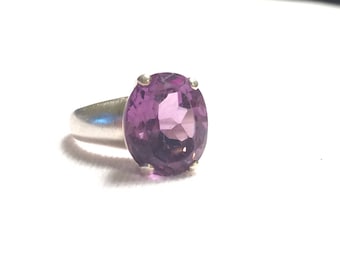 Vintage designer 925 sterling silver ring with purple amethyst gem / stone size 7 (R73)