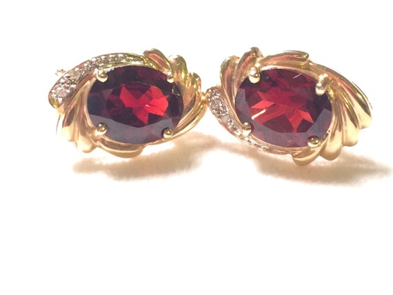 14k solid yellow gold with large natural red garn… - image 1