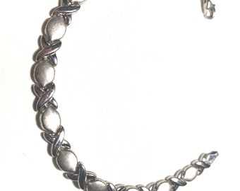 OR 10k white gold XOXO a piece of love bracelet (B294)