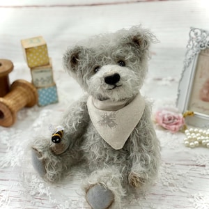 Jointed Mohair Teddy Bear "Benjamin" - Handmade Collectible with Bee and Gift Box - free delivery