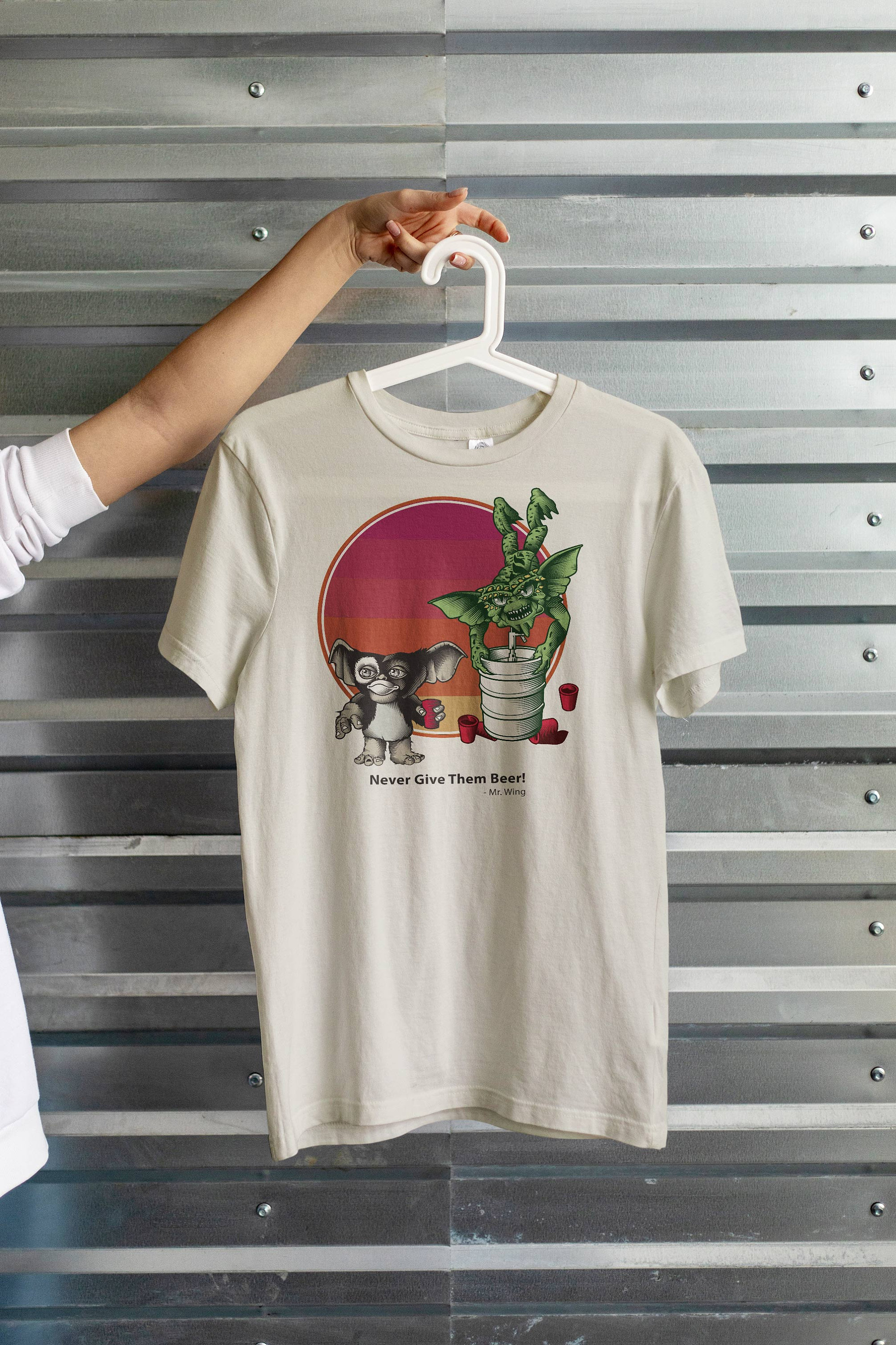 Thrust trække Nøjagtighed Gremlins Shirt - Mogwai T-Shirt - Gremlins Drinking Beer Printed on a T- Shirt