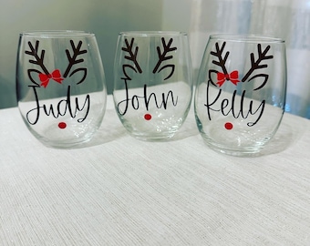 Reindeer Wine Glass, Christmas Favor, Christmas Wine Glass, Friendsmas, Personalized Reindeer Wine Glass